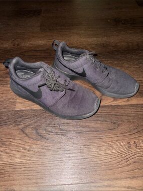 Nike Women's Roche One Black/Black Lightweight Sneakers Sz 6.5